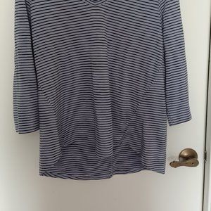 Price drop ! Chico's 3/4 length stripped V neck top